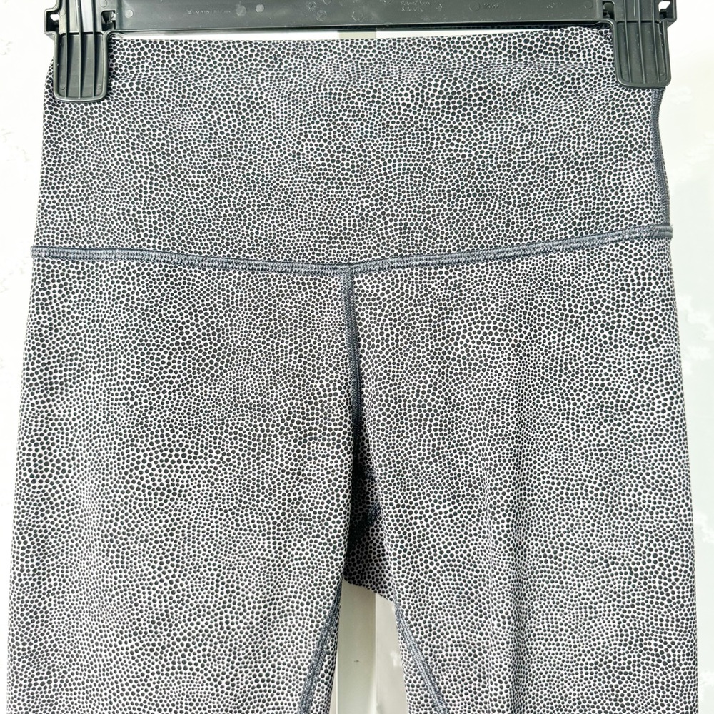🤖 57. LULULEMON size 4 spotted leggings black and grayish lavender - Picture 3 of 7
